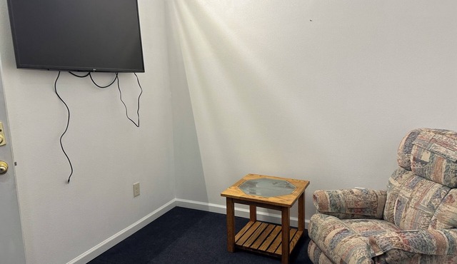 Charming suite in large home on Lake Eustis, boat slip and storage.