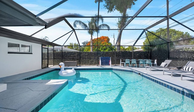 Chic heated Pool Clearwater Beach BBQ Fire Pit