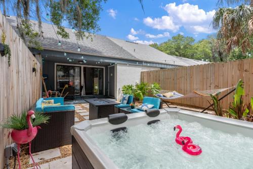 Chic Townhouse w/Hot Tub, 4 Mi to Atlantic Beach!