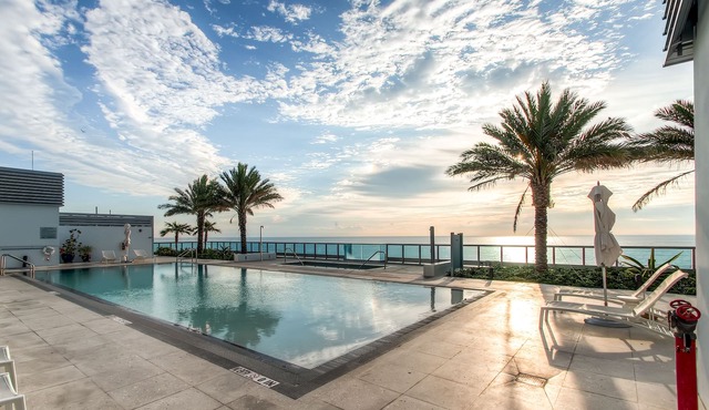 Churchill Suites Monte Carlo Miami Beach