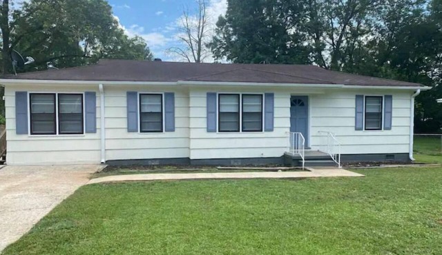 Clean, spacious home minutes from downtown Birmingham, AL in Birmingham