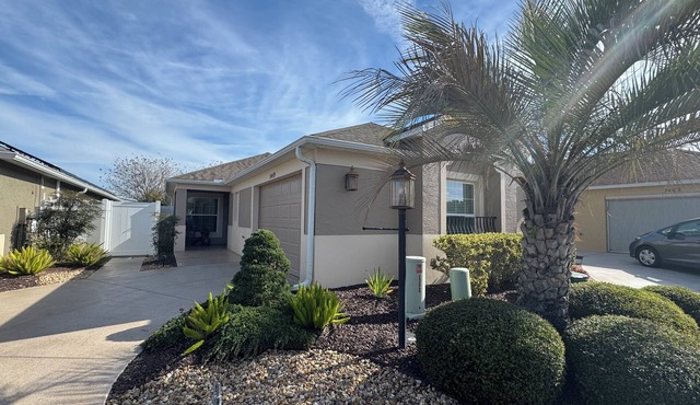 Close to Brownwood. 3 Bedrooms! Private lanai. Close to 3 golf courses.