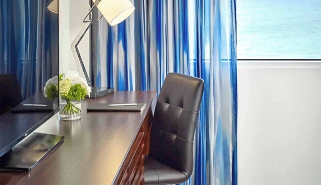 Close to Downtown Fort Lauderdale! Ocean View! Parking, Pool, Pets Allowed!
