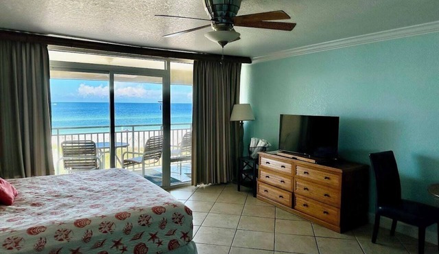 Club Bamboo South unit 225, Anna Maria Island - Gulf Front Studio, ocean view, maximum occupancy of 4 people.