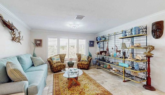 Coastal Cottage walking distance to the beach, internet and washer and dryer