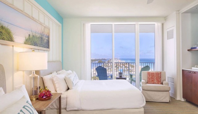 Coastal Escape Ideal for Relaxation with Outdoor Swimming Pool and Pet-Friendly