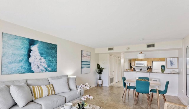 Coastal Paradise Heated Pool & 25 Steps to the Sand