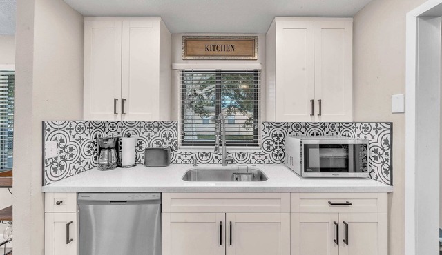 Coconut Bungalow - Modern 3/1 in Grove Bay