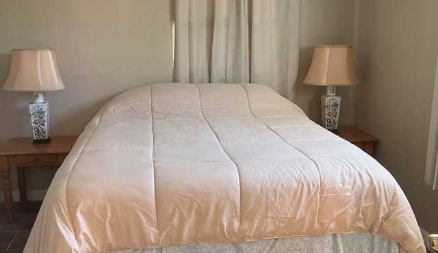 Comfortable 1-bedroom apartment close to Beach with AC- Vero Beach in Vero Beach