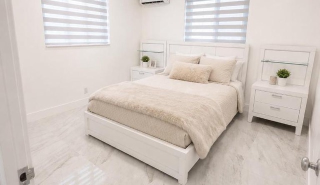 Comfortable Home for 3 Free Parking & Laundry