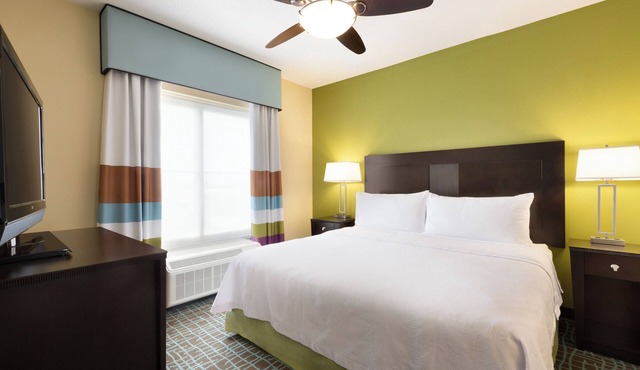 Comfortable Unit for Business Travel | Kitchen, Shuttle, and Free Breakfast