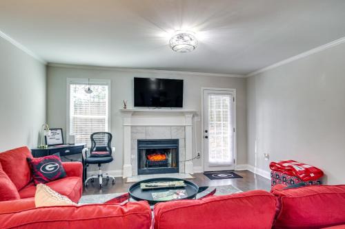 Comfy Augusta Condo w/Deck ~ 4 Mi to Olde Town