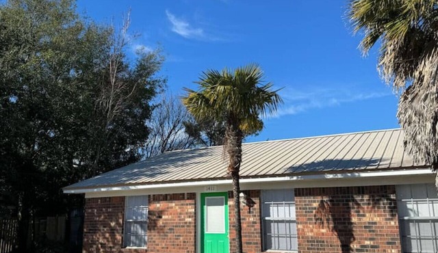 Comfy & Close to Beach
