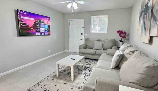 Conant White: Sleeps4! 2Bd/1Bth Comfort Living!