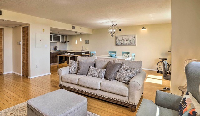 Convenient Clearwater Condo < 4 Mi to Beach!