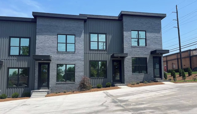 Corporate Condo 2BR , Fast WiFi , Week & Month Stay