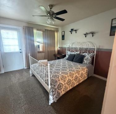 Cottage No 3 on ranch with Fishing and Camping
