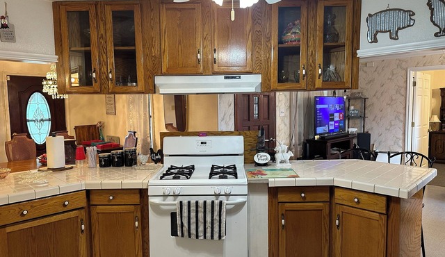 Country Cowboy Retreat- 3 BR home in Beaumont Tx.