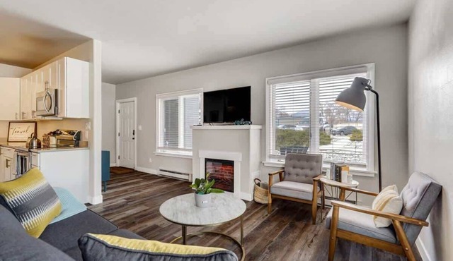 Coyote Condo! Pet Friendly with Sweeping Views!