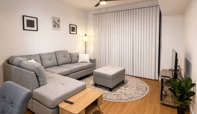 Cozy 1-bedroom apartment in charming Houston with AC and gym access