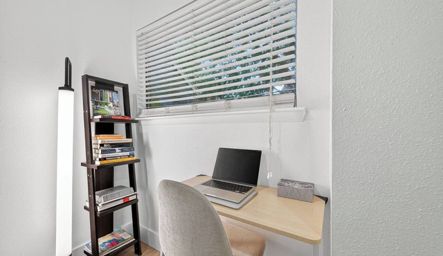 Cozy 1-bedroom complete townhome in lovely Houston
