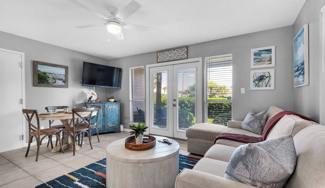 Cozy 1-bedroom condo in wonderful Destin with AC