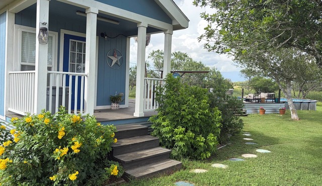 Cozy 1-bedroom cottage in serene Jourdanton with PRIVATE pool and deck.