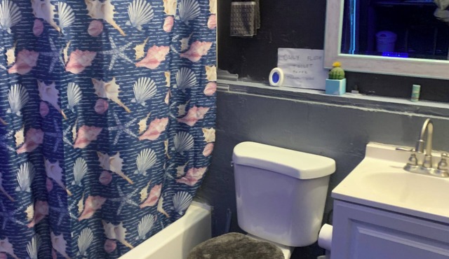 Cozy 1-bedroom studio tiny home experience