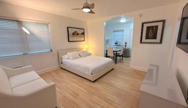 Cozy 1BR Beach Apartment Walk to Miami Beach