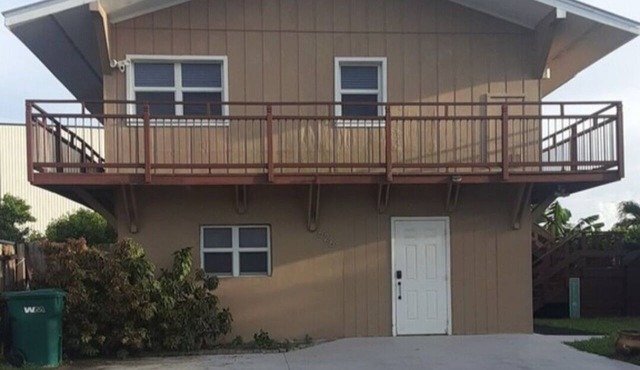 Cozy 2-bedroom Waterfront Cottage in Beautiful Marco Island!