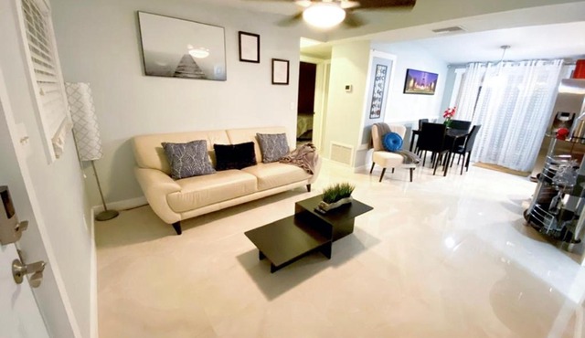 Cozy 3 Bedroom 2 bathroom house 5 minutes away from TPA International Airport