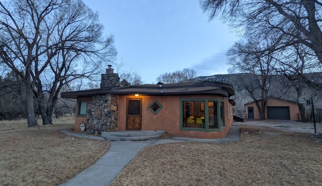 Cozy 3 bedroom house- 20 min to Monarch mountain! - Special for NOV and DEC!