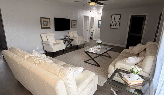 Cozy 3 bedrooms 2 Baths home in serene Port Charlotte