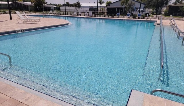Cozy 55+ Punta Gorda Home - Pet Friendly, Fully Furnished! Pool/Lake/Club