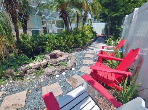 Cozy and Conveniently located Pool Home with Free WiFi