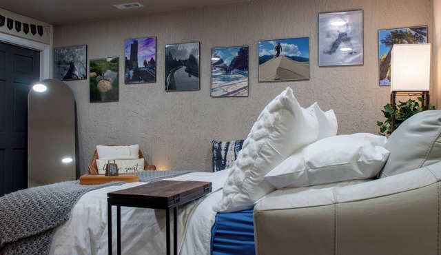 Cozy apartment Retreat with 2 bedrooms 3 beds, 1 bathroom, Private Entrance.