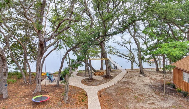 Cozy Bayfront Log Cabin! Fishing Pier, Swim Dock!