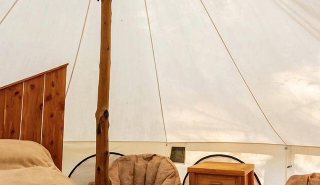 Cozy Bell Tent Retreat with Oak Bar Deck near Nature Trails, Honey Grove, TX