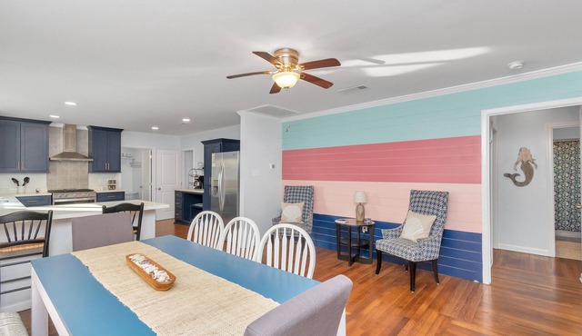 Cozy Bungalow minutes to Beach & Strand