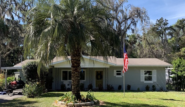 Cozy Cottage water and dock access swim, kayak, or paddle board