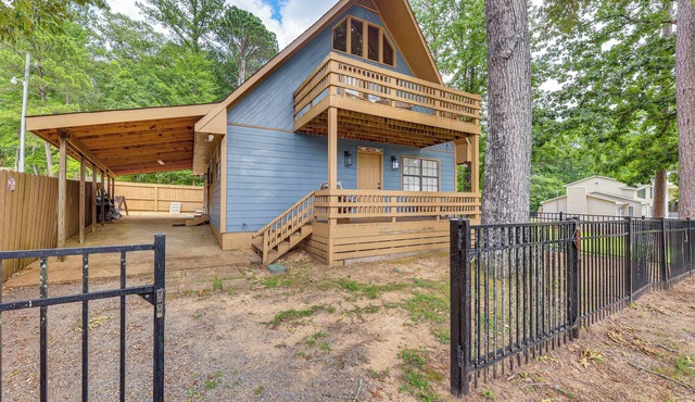Cozy Eclectic Cabin w/Lake Views & Shared Dock!