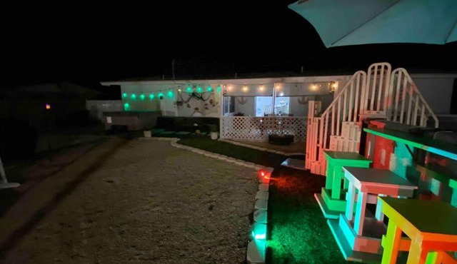 COZY FAMILY HOME-5 minute drive to sombrero beach