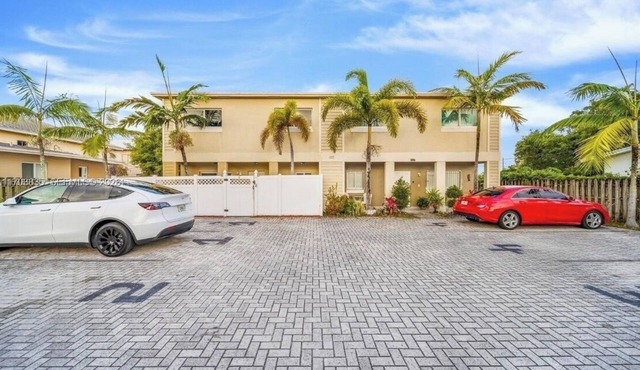 Cozy Fort Lauderdale Villa-3 miles from the beach!