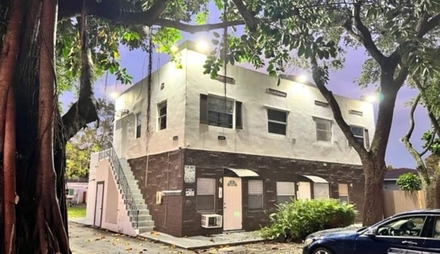 Cozy fully furnished and accessorized apartment 10 minutes from Hollywood beach