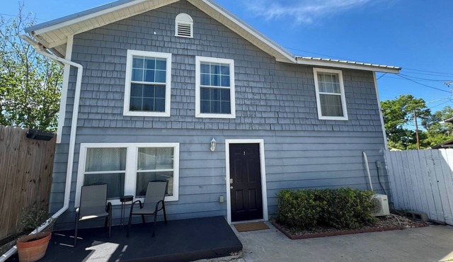 Cozy guest house in the heart of Temple! Close to everything. Pet-friendly.