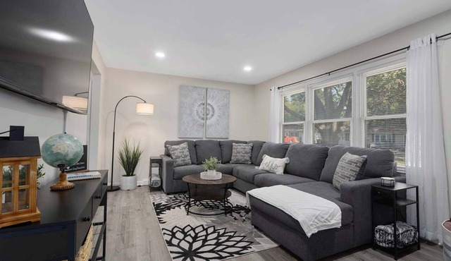 Cozy Home King Beds,Fenced Yard | Sleeps 6