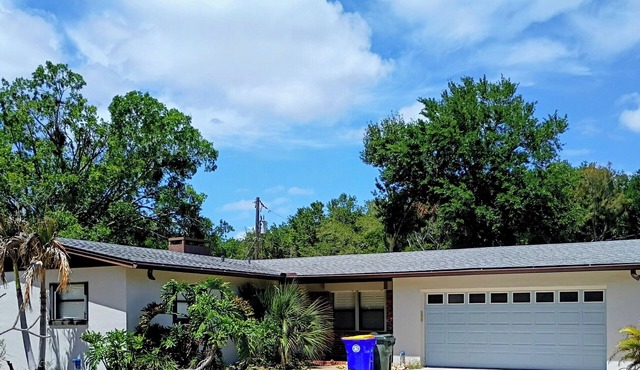 Cozy home, short walk to Indian River Lagoon!