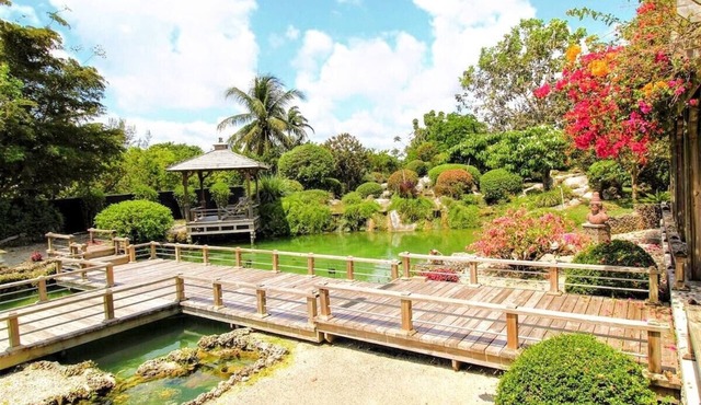 Cozy Lake House: Unique Japanese Garden Stay in Miami