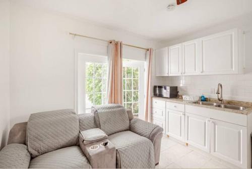Cozy Private Apartment in Vero Beach with Garden View
