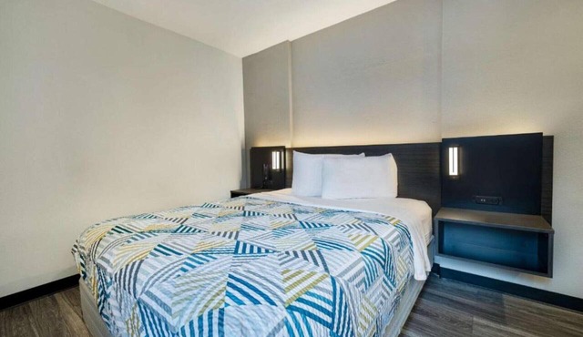 Cozy Queen Bed Room|Pool|Free Wifi